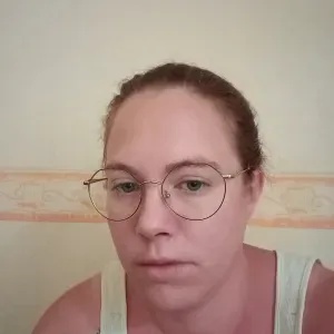 Jeune femme sérieuse et motivée