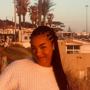 Babysitter com experiência com crianças 