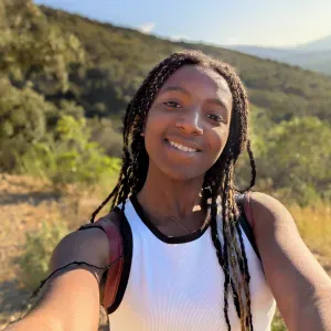 Sara baby-sitter ponctuelle en soirée/week-end 