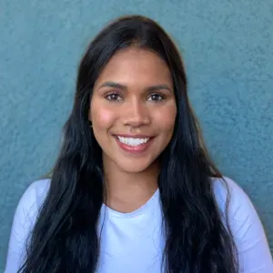 Ehemalige Au-pair, ausgebildet im Bereich Bildung.