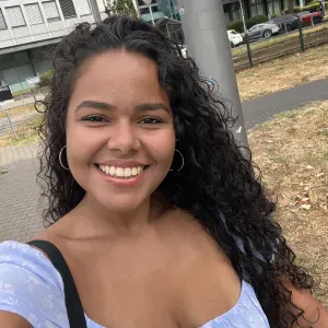 Baby-sitter com +5 anos de experiência 