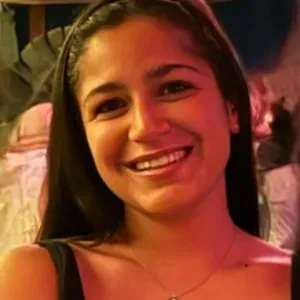 Hi, Im Agustina and i loveee care pets!!