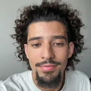 Étudiant en école d'ingénieur, je donne des cours de maths.