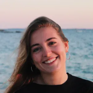 Baby-sitter expérimentée à Vannes !