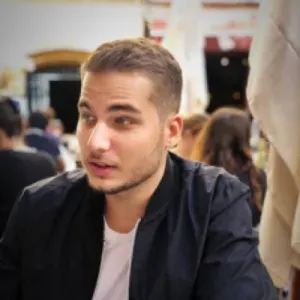 Disponible et très motivé pour garder vos enfants !