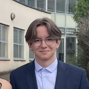 Étudiant propose baby-sitting et aide aux devoirs