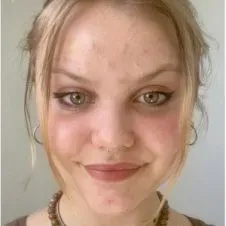 Je peux vous aider pour différentes taches quotidiennes :)