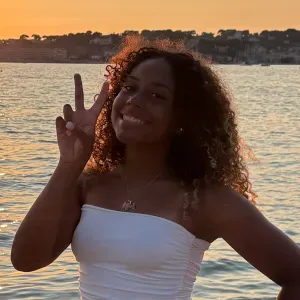 Je suis baby-sitter, j'habite à Saint-Ouen, 93400