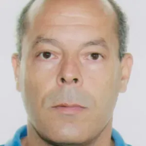 Professeur certifié donne des cours de mathématiques.