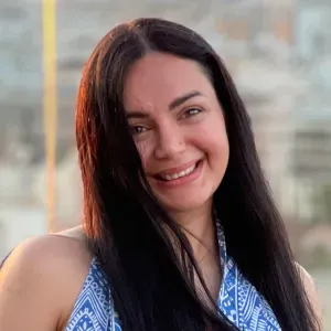 English-speaking Babysitter with Child Psychology Background