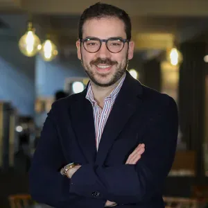 Procuro cuidador gatinha british