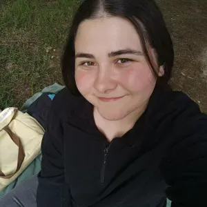 Babysitter and tutor fluent in English and Romanian 