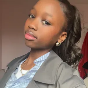 Lycéenne sérieuse et dynamique pour la garde de vos enfants