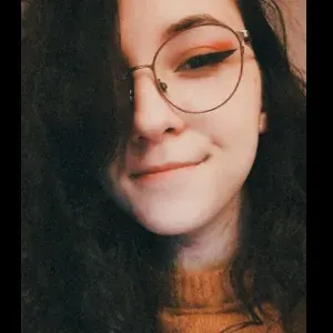 Jeune fille recherche emploi en tant qu'aide à domicile