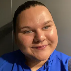 Baby-sitter de confiance disponible 