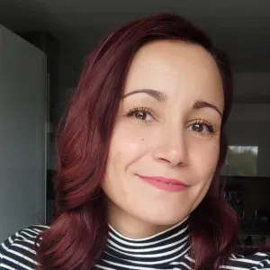 Baby-sitter en voie d'obtenir un diplôme CAP ASE