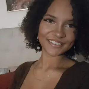 Baby-sitter procurando experiência 