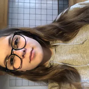 Jeune baby-sitter pour enfants 