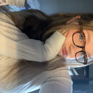 Aide à domicilie souriante pour nos aînés dans le Hainaut !