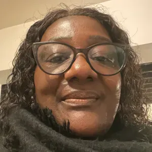 Babysitter esperta  a Nizza e Parigi