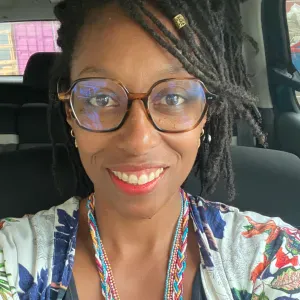 Je cherche une baby-sitter