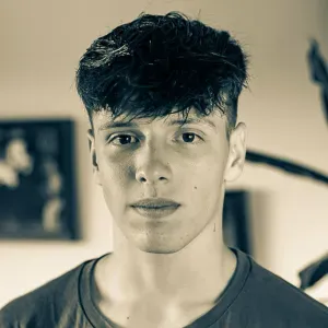 English tutor looking for part time, Committed