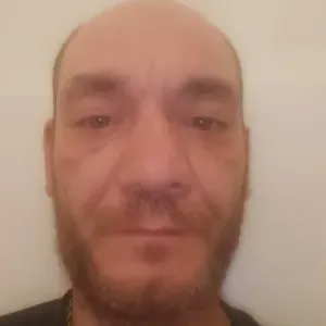 Addetto alle pulizie , badante diurno e notturno 