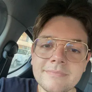 Laureando in Lingue con 3 anni di esperienza Doposcuola