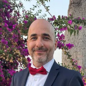 I am looking for Lady house keeper