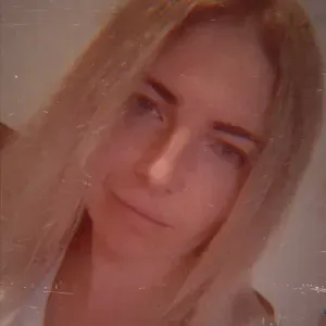 Addeta di pulizie con tanta sperienza.