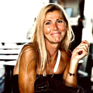 Jeune fille au pair étant plus jeune,  diplômée monitrice 