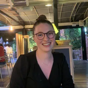 Babysitter de confiance & souriante 