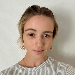 Jeune baby-sitter motivée et sérieuse