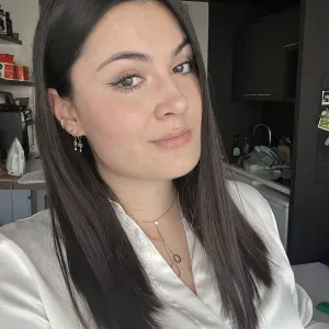 Étudiante recherchant un travail de baby-sitting à Paris