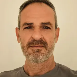 Disponibile per pulizie, servizi ,riparazioni case e uffici 