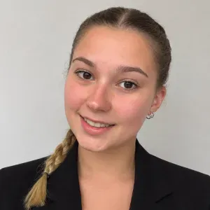 Baby-sitter expérimentée à Merville 
