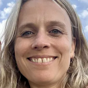 Garde d'enfants expérimentée, professionnelle petite enfance