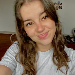 Jeuné étudiante motivée pour garder vos enfants!