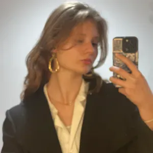 Baby-sitter expérimentée à  Nice , très motivé 
