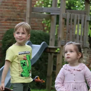 Je cherche une baby-sitter 