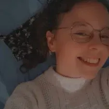 Baby-sitter créatrice de sourires