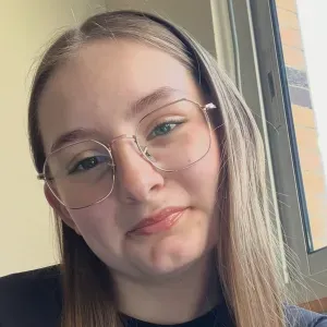 Jeune baby-sitter pour compiègne 