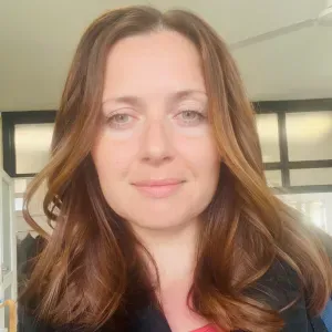 Pulizie di appartamenti, anche di lavanderia e stiratura. 