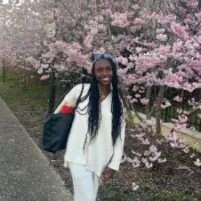 Babysitter disponible et polyvalente ! 