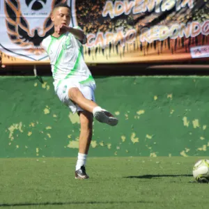 Procura se uma pessoa para limpar.