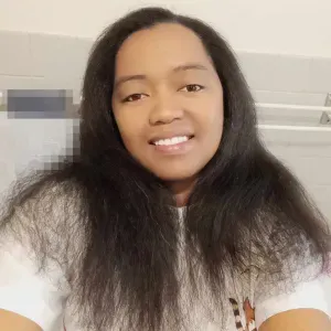 Femme de ménage expérimenté depuis longtemps 