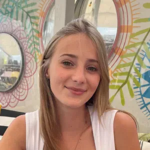 Aide-soignante diplômée et étudiante infirmière !