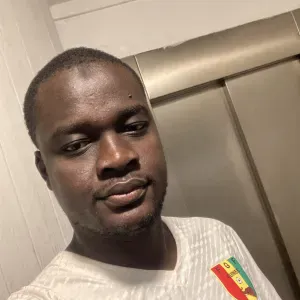 Baby-sitter expérimentée à Conakry 