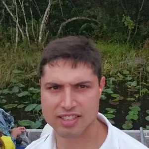 Estou à procura de uma empregada de limpeza perto de mim