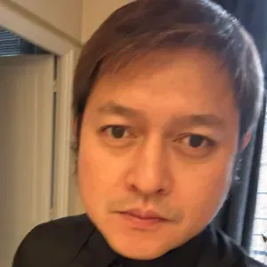 All around housekeeper in Paris